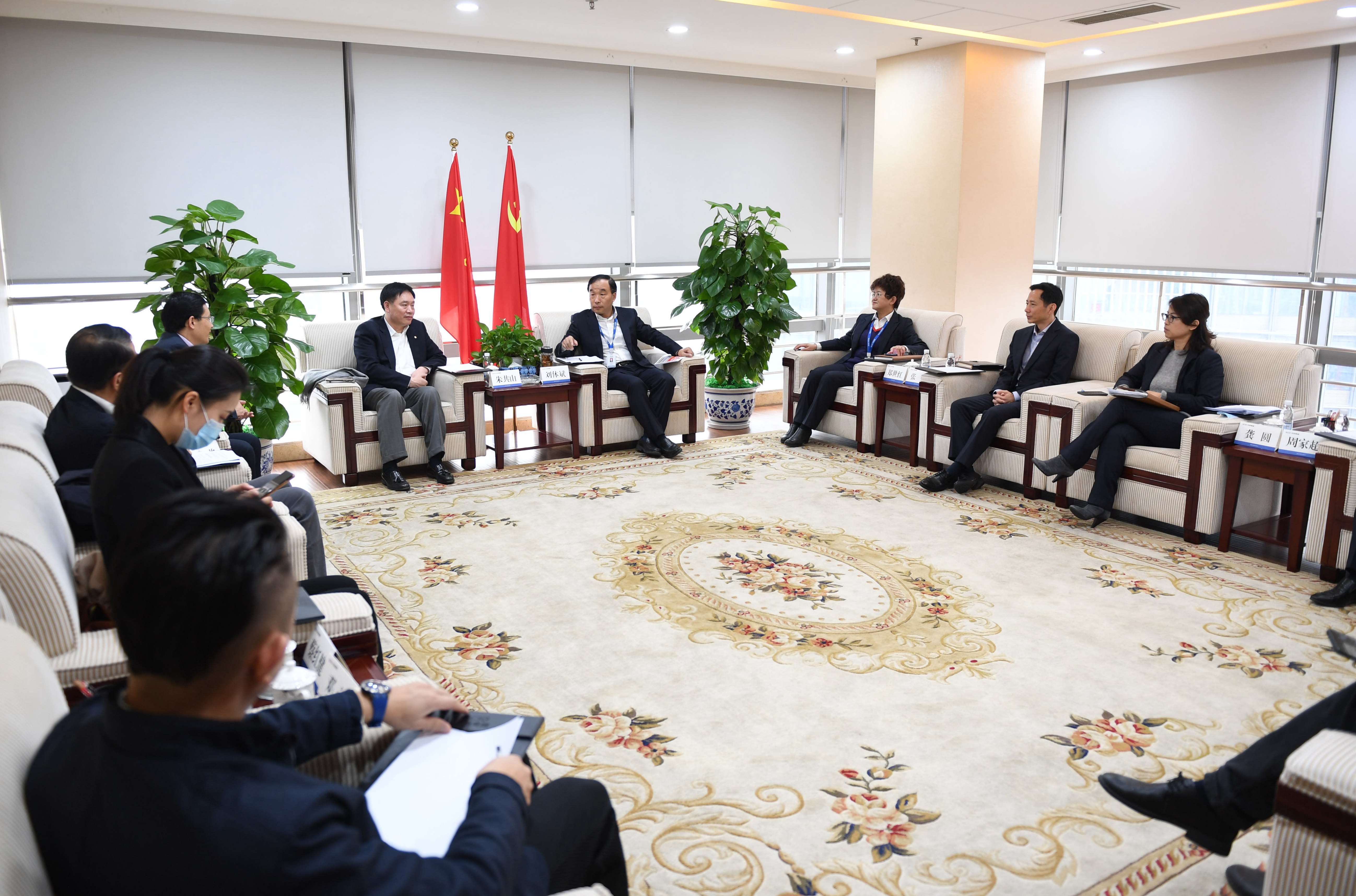 刘体斌董事长会见协鑫集团董事长朱共山一行